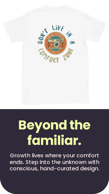 RetroLens#1 Unisex T-Shirt – Lifestyle-/Kampagnenbild (3)