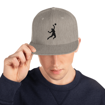 Snapback Cap, mittelgrau meliert, Frontmotiv mit Basketballspieler in Schwarz