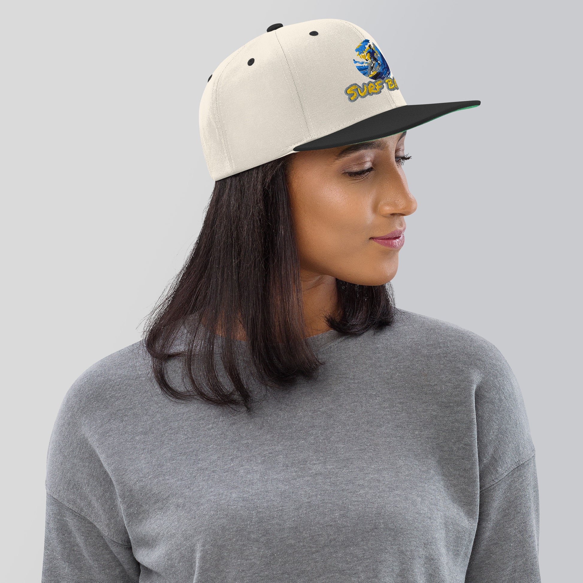 Cremefarbene Snapback-Kappe "Surf Baby" mit schwarzem Schirm, Seitenansicht