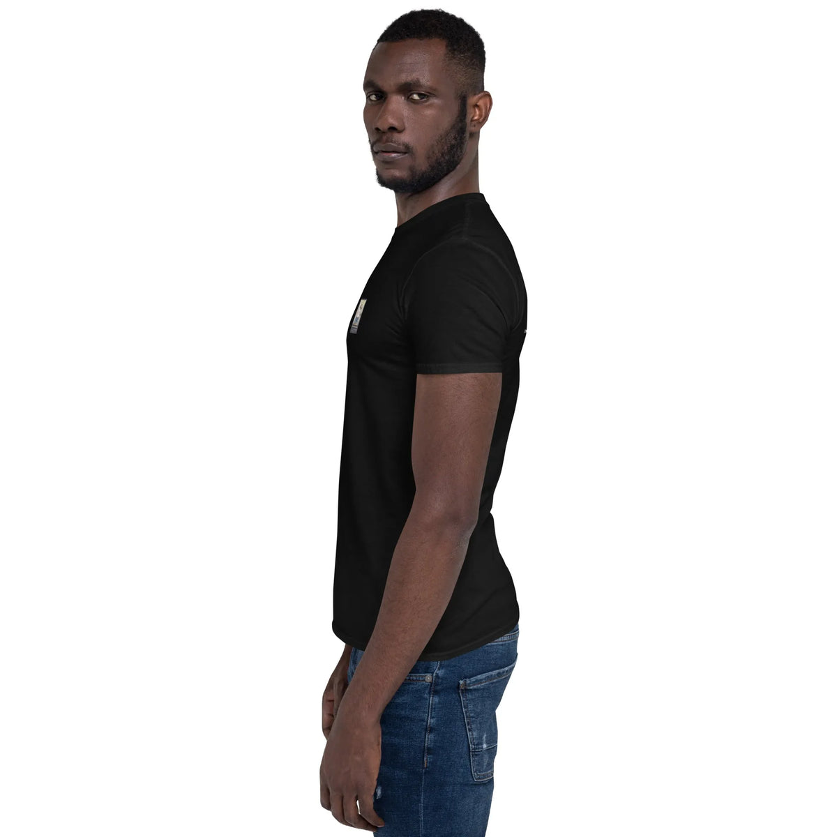 SBB#2 Black Edition Unisex T-Shirt in Schwarz – Seitenansicht links Detail