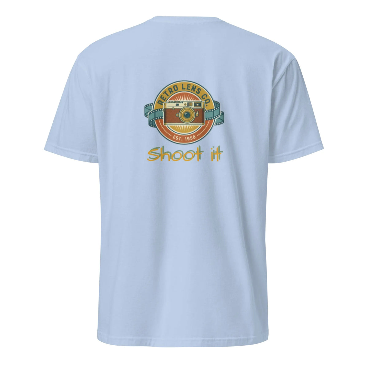 RetroLens#2 Unisex T-Shirt in Light Blue – Rückenansicht Detail