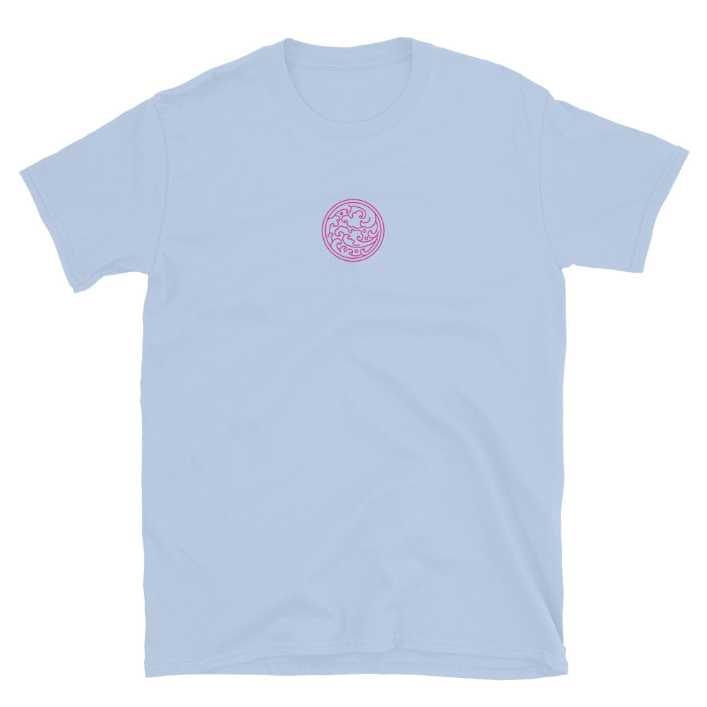 Light blue short-sleeve T-shirt, front small pink brain logo.