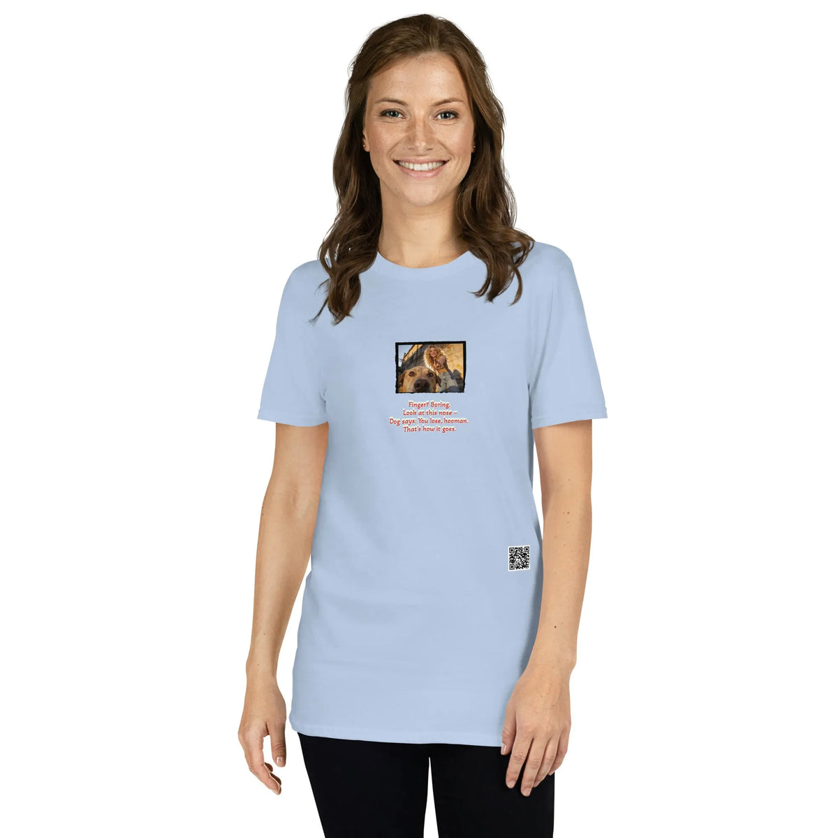 Retropet#2 Unisex T-Shirt in Light Blue – Vorderansicht Nahaufnahme