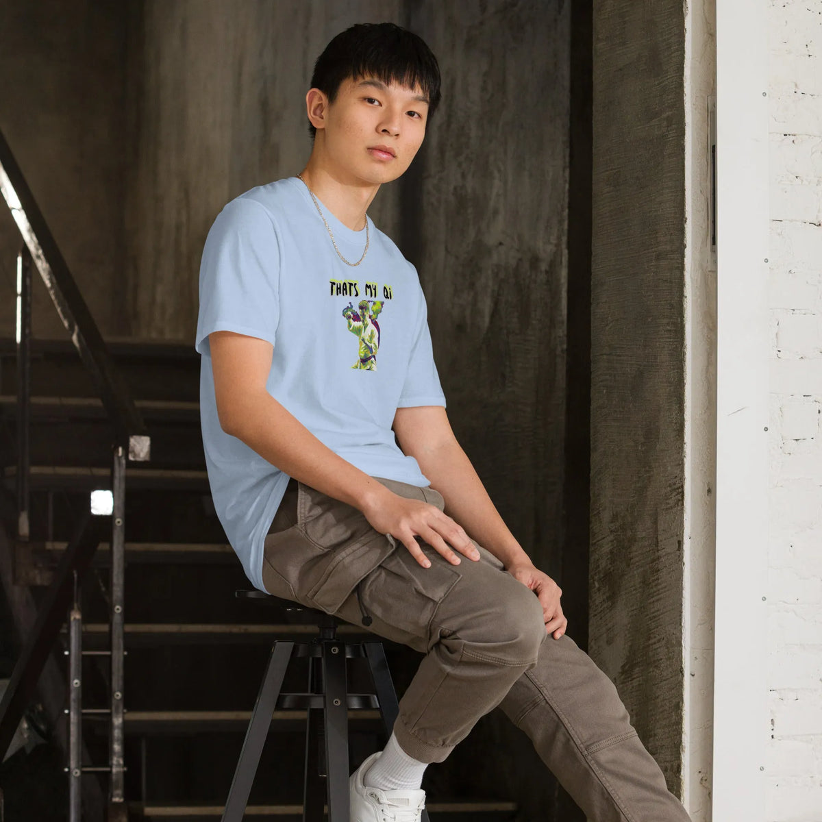 AMIG#1 Unisex T-Shirt in Light-Blue – Seitenansicht rechts