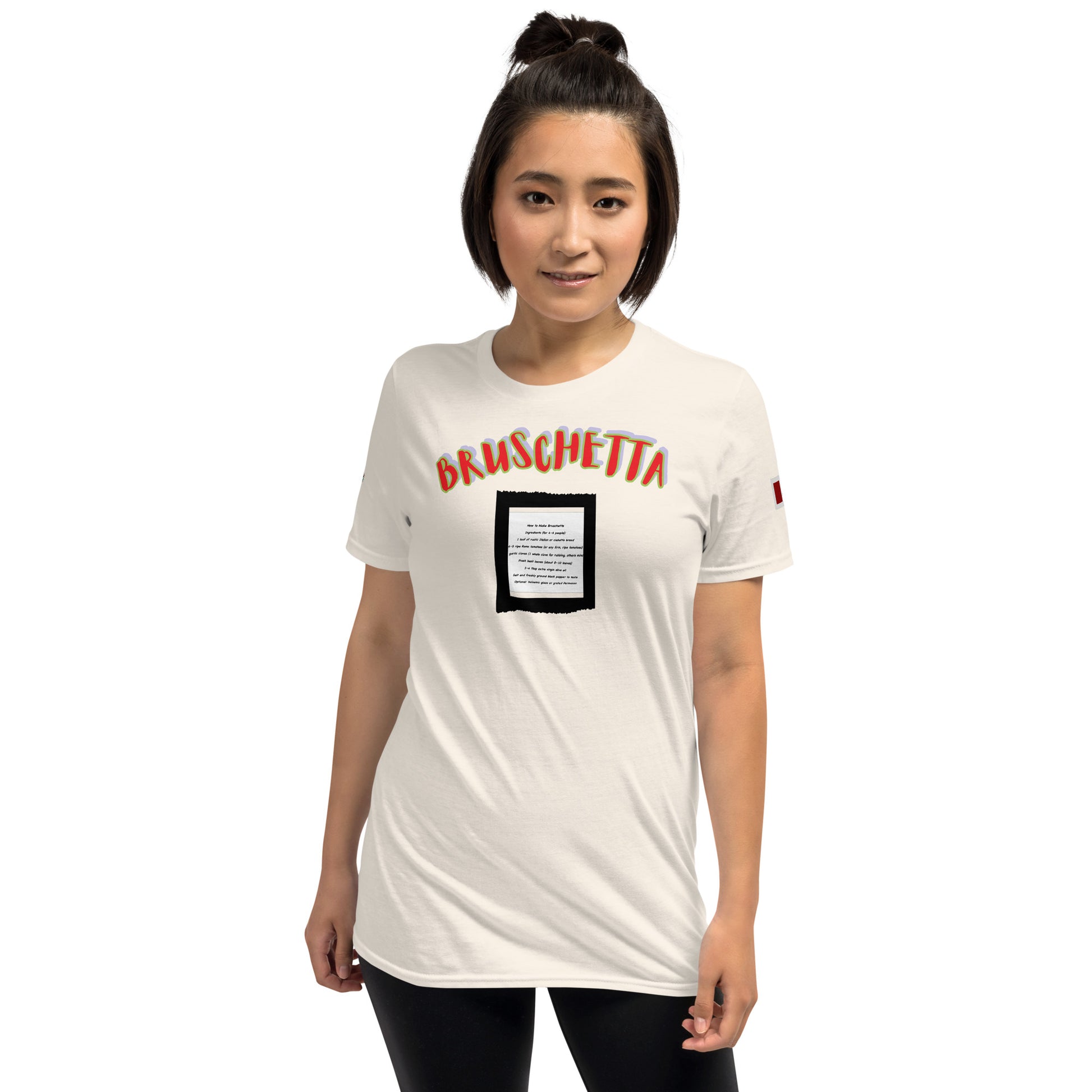 Weißes T-Shirt mit „BRUSCHETTA“-Schriftzug und quadratischem Frontprint