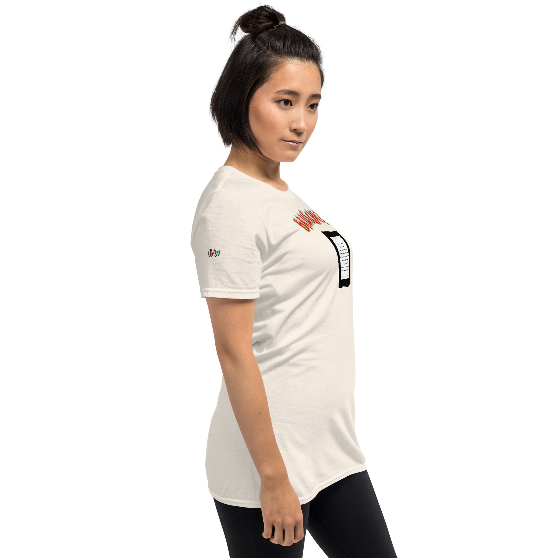 Weißes Unisex T-Shirt, Seitenansicht mit Ärmel-Print und kleinem Flaggenemblem