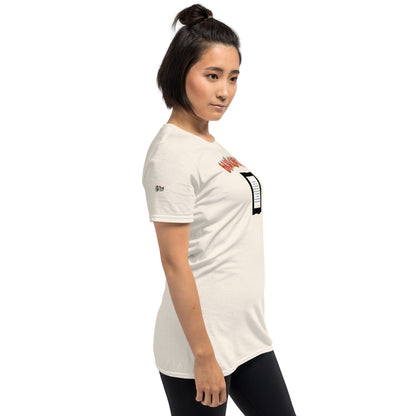 Weißes Unisex T-Shirt, Seitenansicht mit Ärmel-Print und kleinem Flaggenemblem