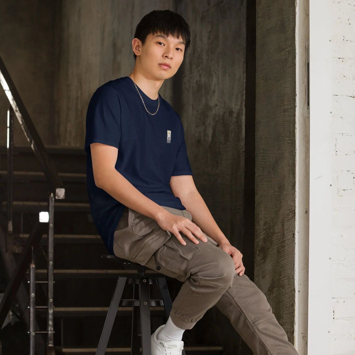 Retropet#5 Unisex T-Shirt in French Navy – Seitenansicht rechts