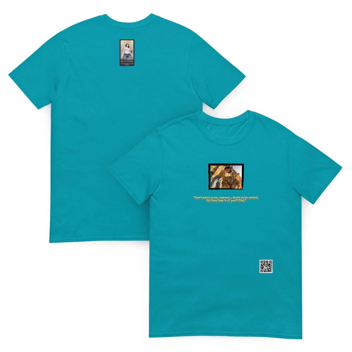 Retropet#1 Unisex T-Shirt in Tropical Blue – Vorderansicht Nahaufnahme