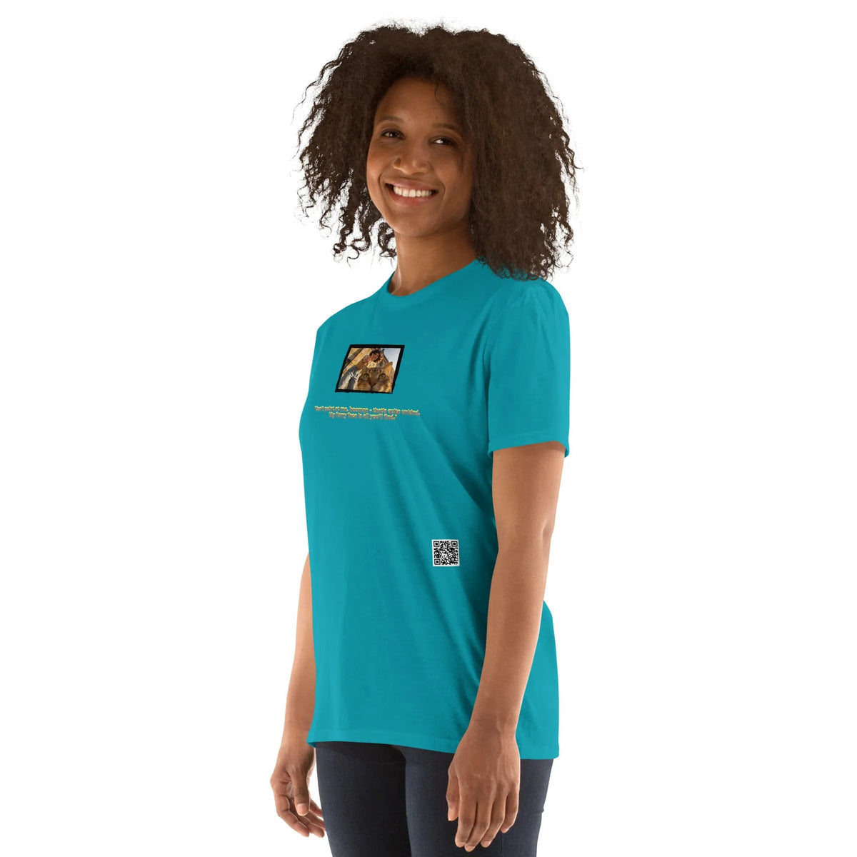 Retropet#1 Unisex T-Shirt in Tropical Blue – Seitenansicht links Detail