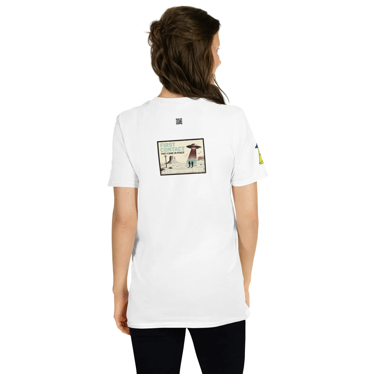 Syfy#1 Unisex T-Shirt in Weiß – Rückenansicht Detail