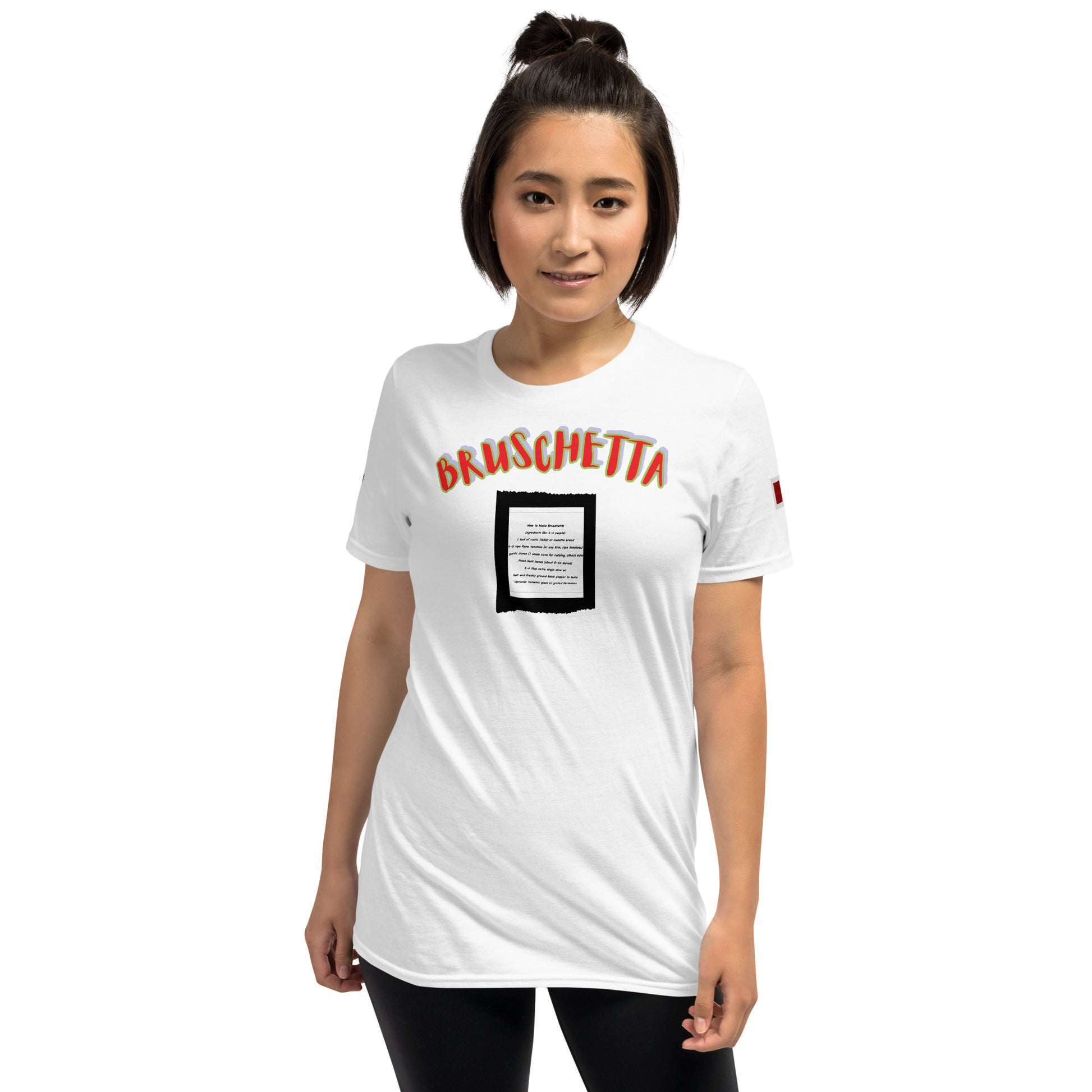 Weißes T-Shirt, Frontansicht mit „BRUSCHETTA“ Schrift und quadratischem Text-Print