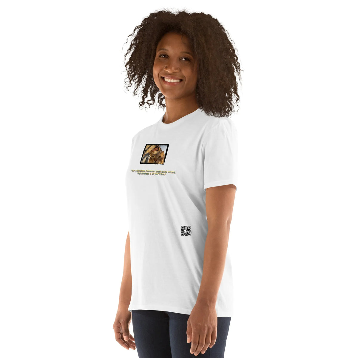 Retropet#1 Unisex T-Shirt in Weiß – Seitenansicht links Detail