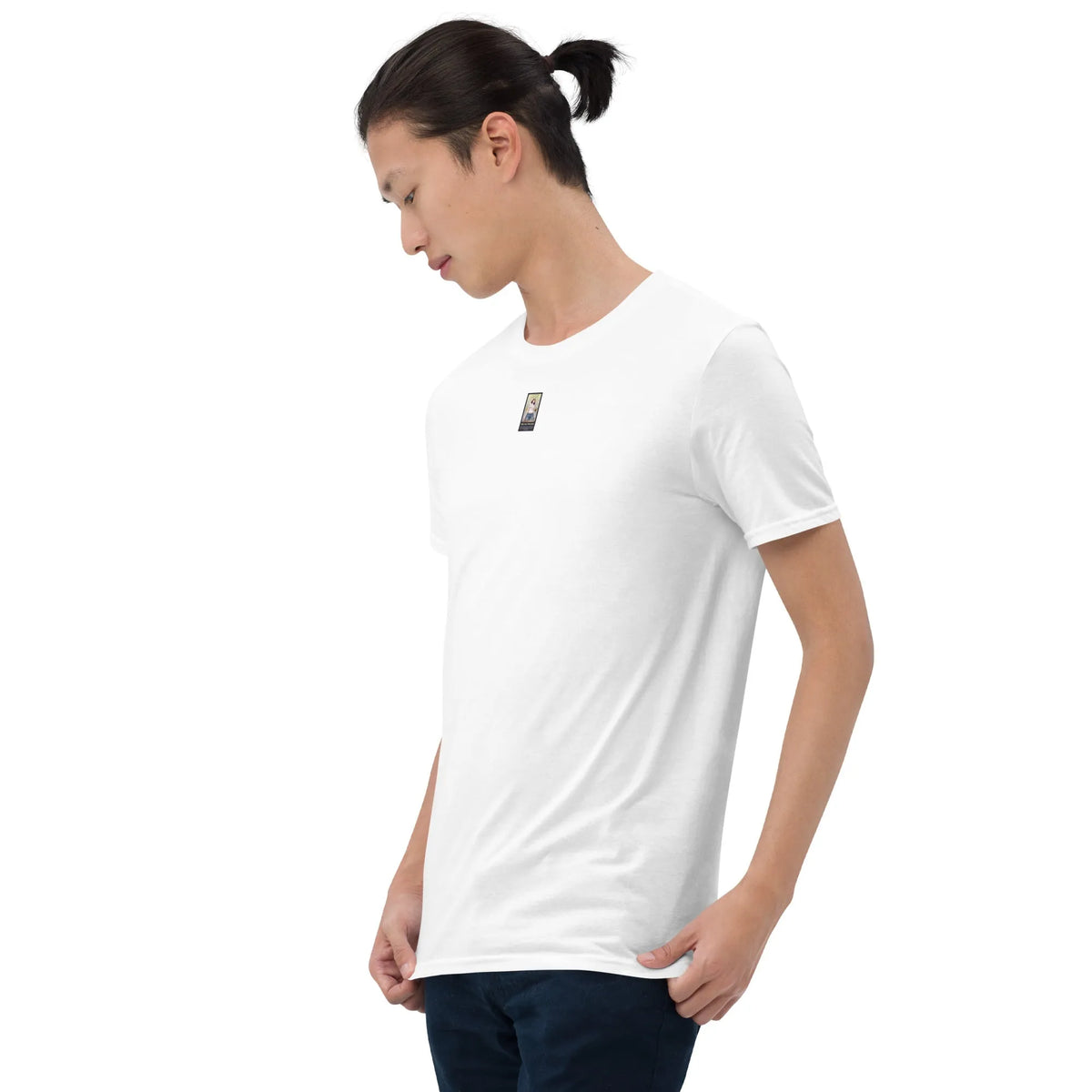 SBB#1 White Edition Unisex T-Shirt in Weiß – Seitenansicht links Detail