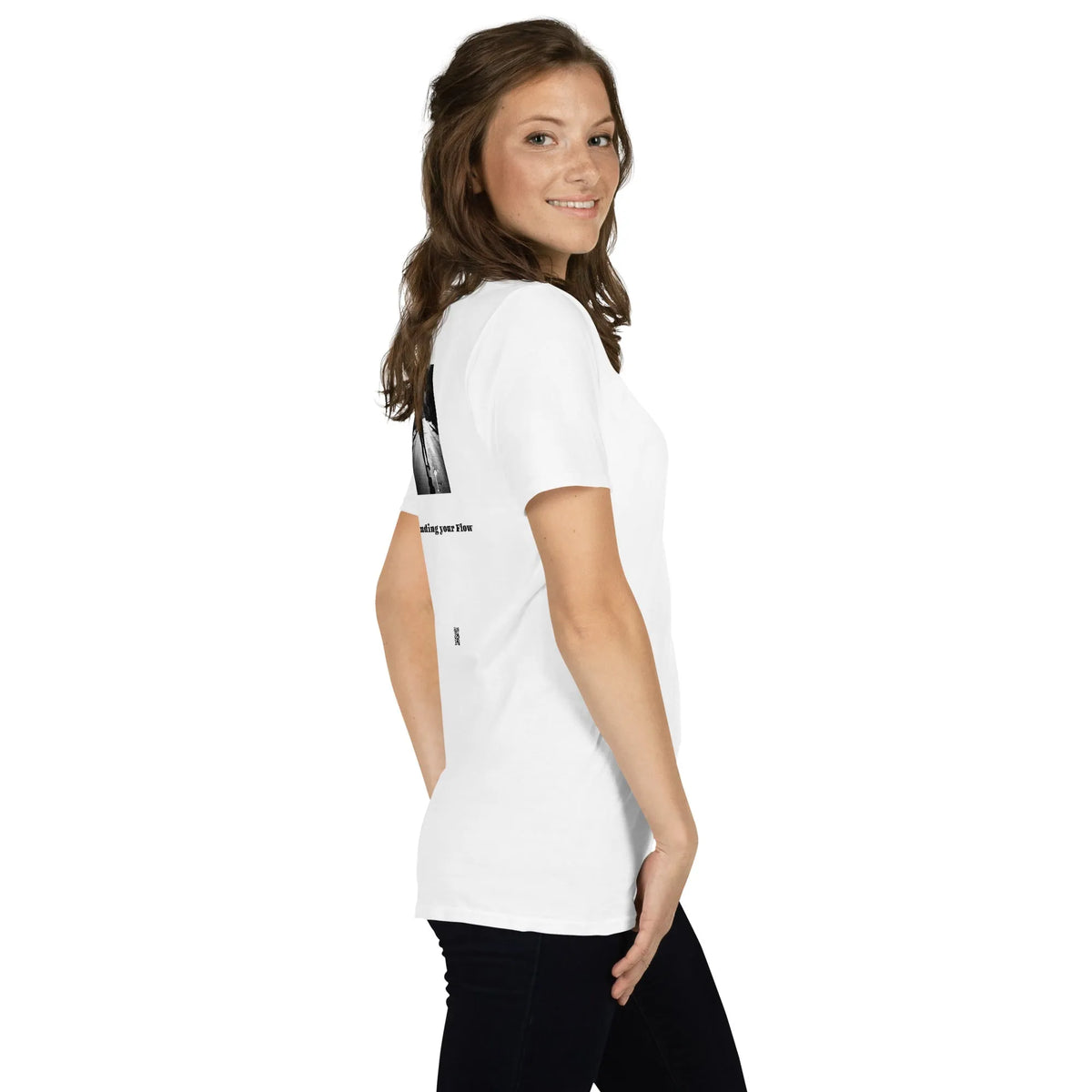SBG#1 White Edition Unisex T-Shirt in Weiß – Seitenansicht rechts