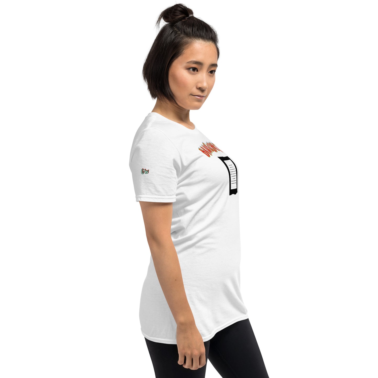 Weißes Unisex T-Shirt, Seitenansicht mit Ärmelprint und kleinem Logo-Detail