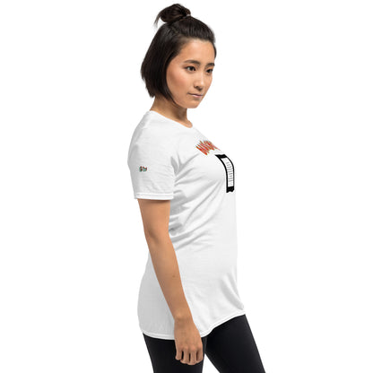 Weißes Unisex T-Shirt, Seitenansicht mit Ärmelprint und kleinem Logo-Detail