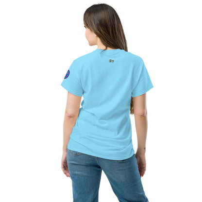 Sky Blue Unisex classic tee, Rückansicht mit kleinem Brust-Logo