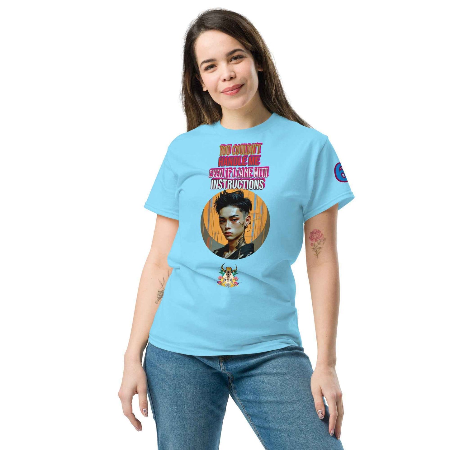 Unisex classic tee in Sky mit großem buntem Frontprint und Rundhalsausschnitt