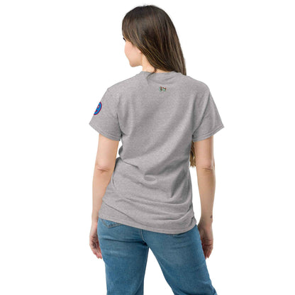 Sport Grey Unisex classic tee, Rückansicht mit kleinem Brust-Logo