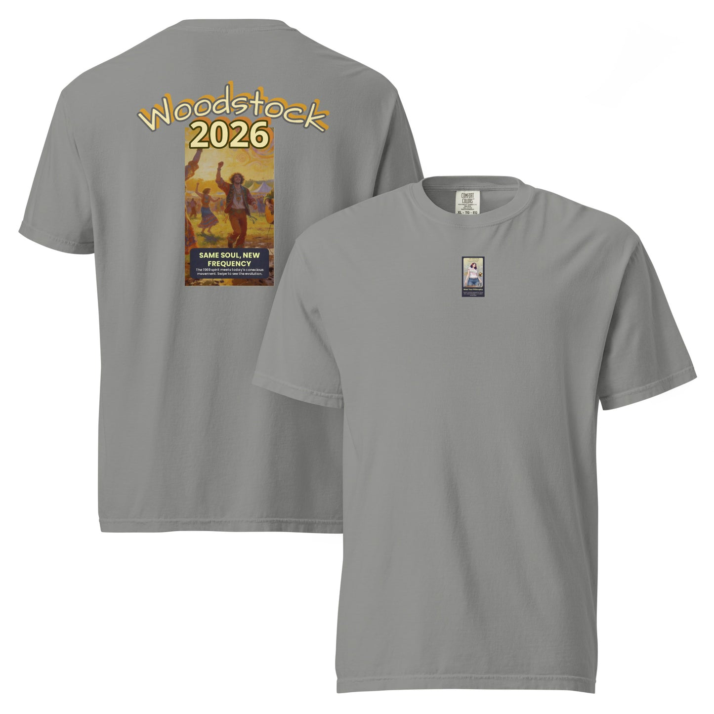 Graues T-Shirt, Vorder- und Rückansicht mit „Woodstock 2026“-Grafik