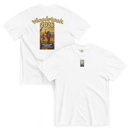 Weißes T-Shirt, Rückseite mit „Woodstock 2026“-Print