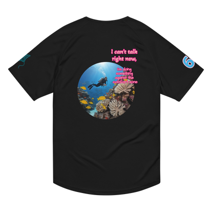 Unisex sports jersey schwarz mit rundem Meer-Motiv und rosa Schriftprint