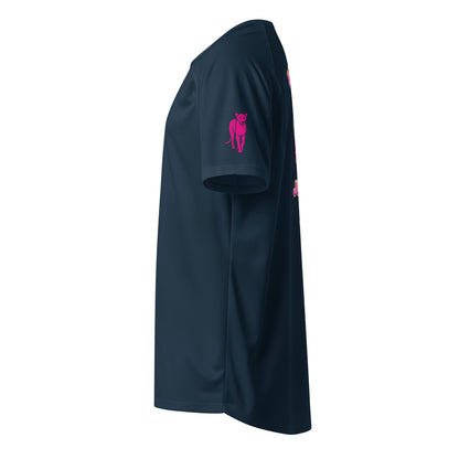 French Navy Sportshirt, Seitenansicht mit pinkem Sportler-Icon auf dem Ärmel