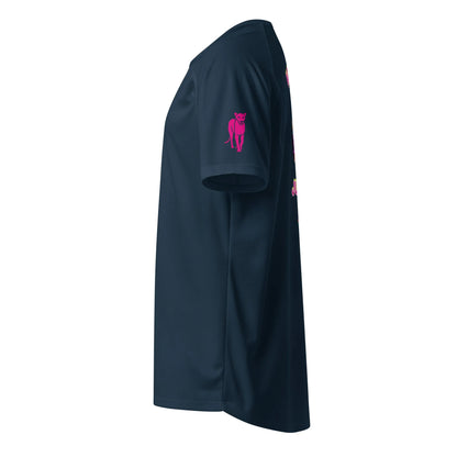 French Navy Sportshirt, Seitenansicht mit pinkem Sportler-Icon auf dem Ärmel