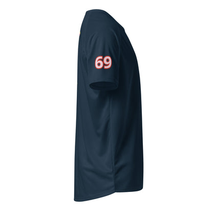 French Navy Sportshirt, Seitenansicht mit roter „69“-Nummer auf dem Ärmel