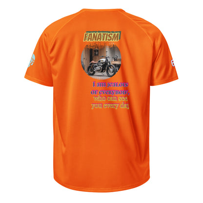 Scrambler#2 T-Shirt Rückansicht in Orange mit „FANATISM“-Print und Motorrad-Grafik