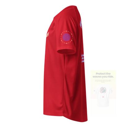 Unisex sports jersey (rot), seitliche Ansicht mit Ärmel-Logo und Rundhalsausschnitt