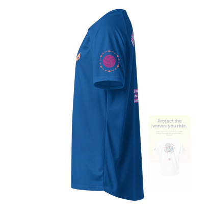 Unisex sports jersey (royalblau), seitliche Ansicht mit Volleyball-Design auf dem Ärmel
